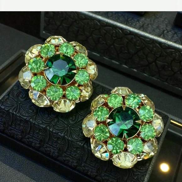 JUDY LEE Demi Parure Signed Uranium Glass Cluster Clip-On Earrings & Brooch Set - Picture 2 of 12